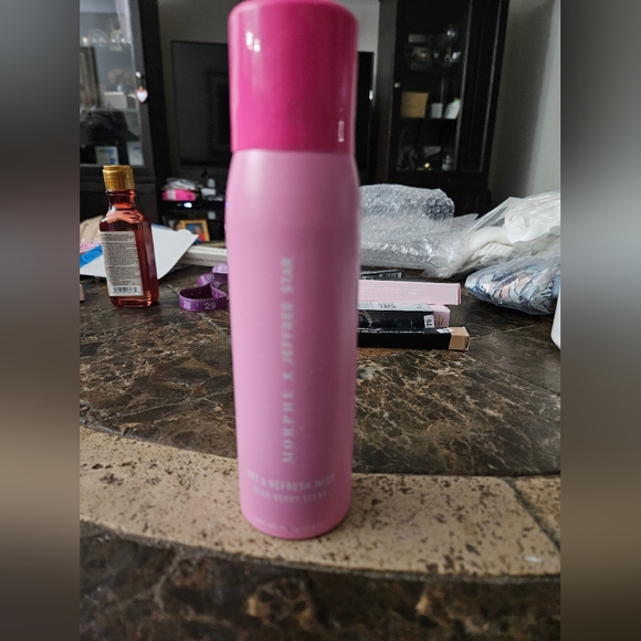 MORPHE x Jeffree Star Set & Refresh Mist - Makeup Setting Spray Strawberry - Picture 2 of 2